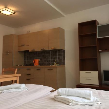 Residence La Familia Praha Bagian luar foto