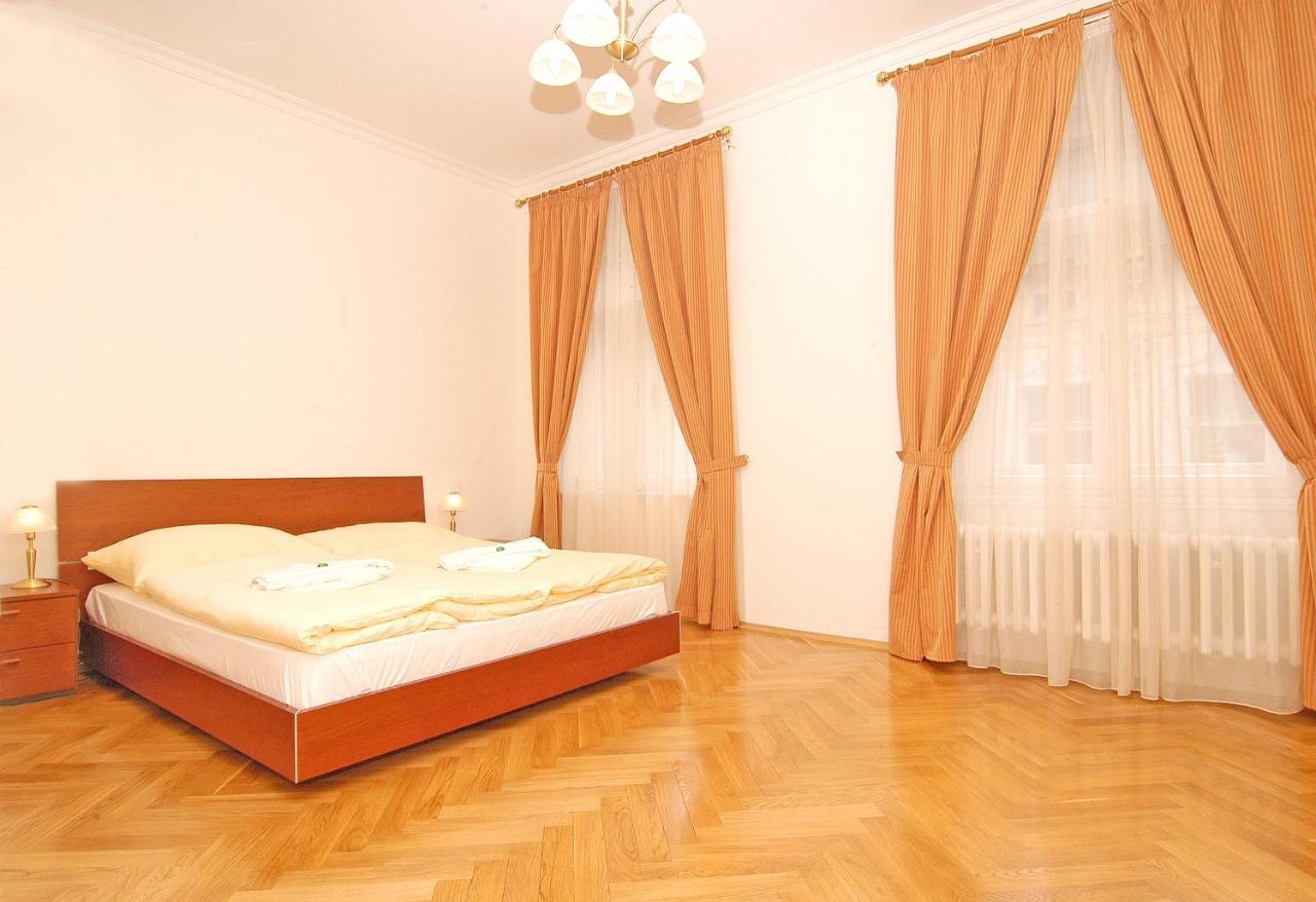 Residence La Familia Praha Bagian luar foto