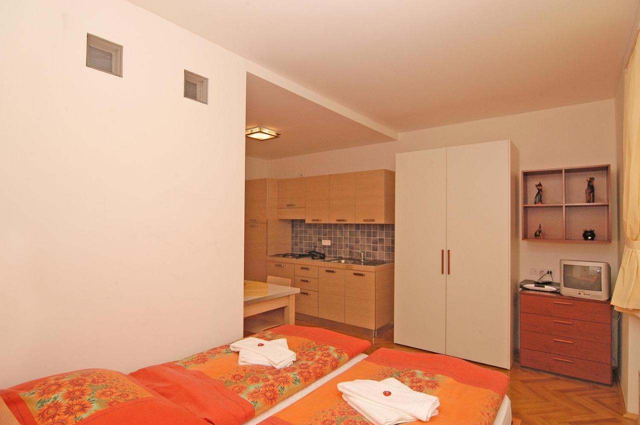 Residence La Familia Praha Bagian luar foto