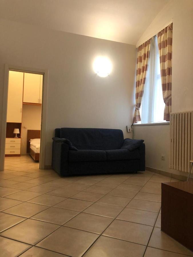 Residence La Familia Praha Bagian luar foto