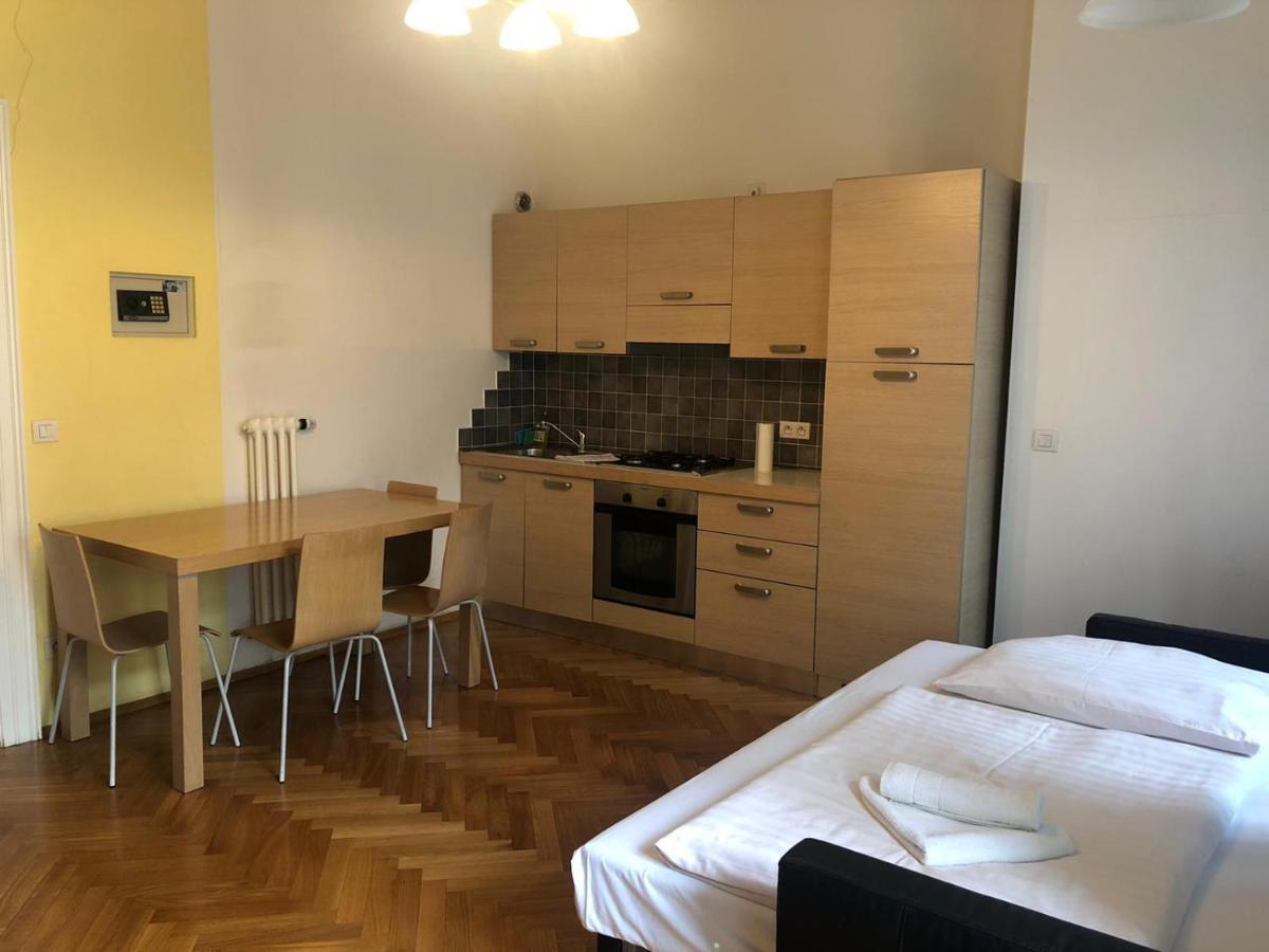 Residence La Familia Praha Bagian luar foto