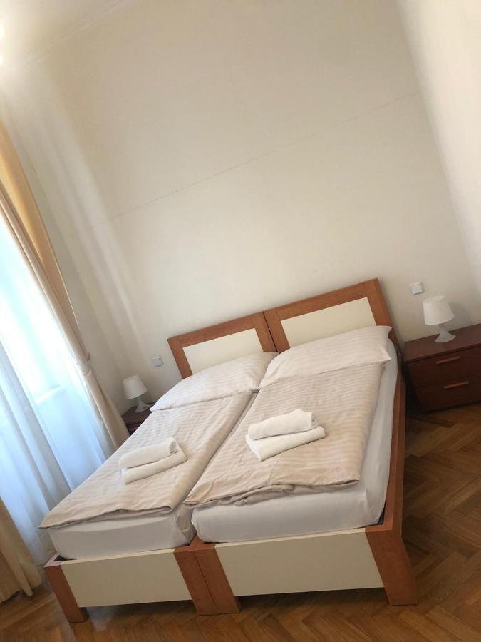 Residence La Familia Praha Bagian luar foto