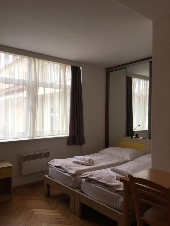 Residence La Familia Praha Bagian luar foto