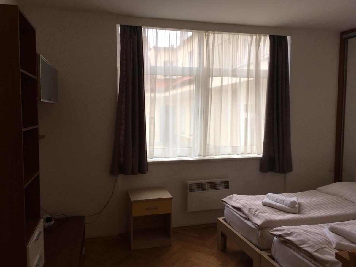 Residence La Familia Praha Bagian luar foto