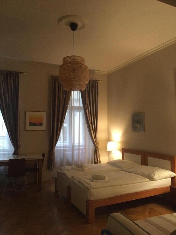 Residence La Familia Praha Bagian luar foto