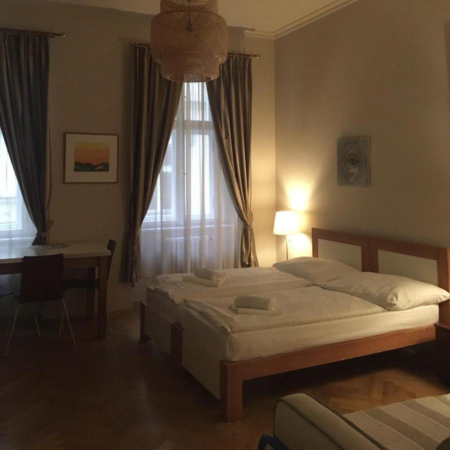 Residence La Familia Praha Bagian luar foto