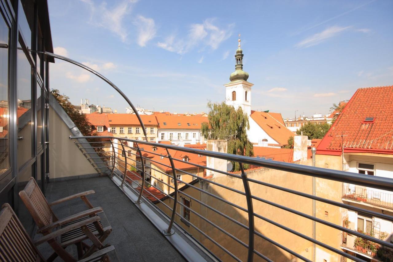Residence La Familia Praha Bagian luar foto